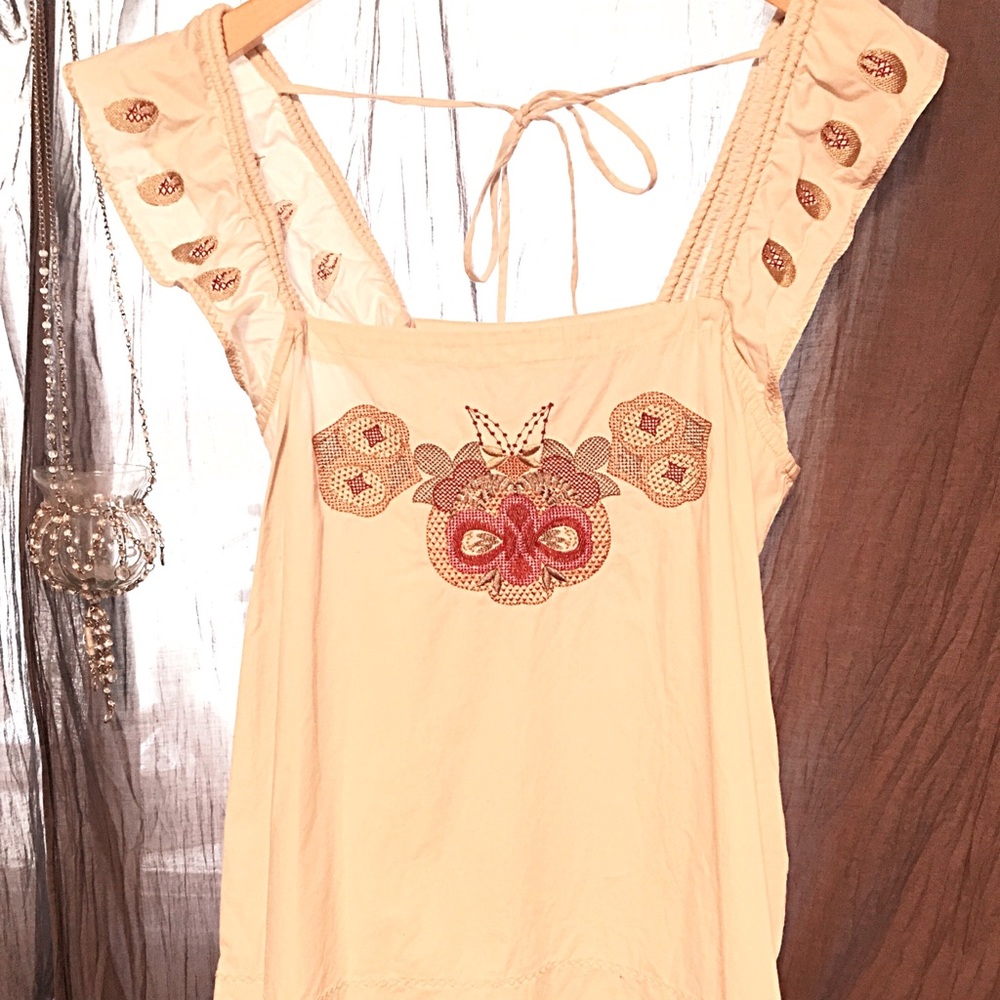 BCBG perfect summer top